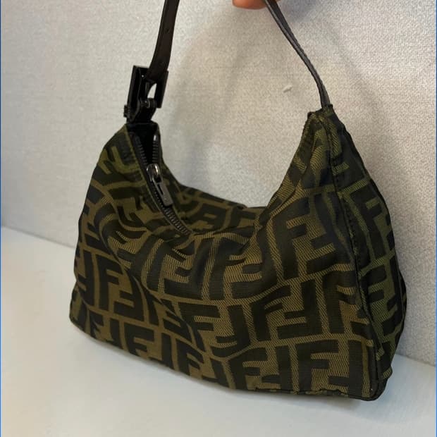 (정품) 펜디 주카 FF 숄더백 (명품 여자 가방 토트백 맘마백 바게트백