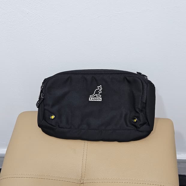 캉골(KANGOL) 블랙 힙색 1215