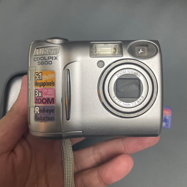 니콘 쿨픽스 E5600