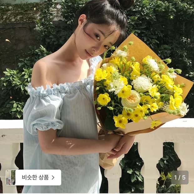 레터프롬문 로에 원숄더 레이스 블라우스