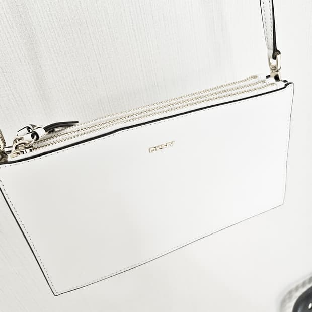 DKNY 명품 화이트 크로스백