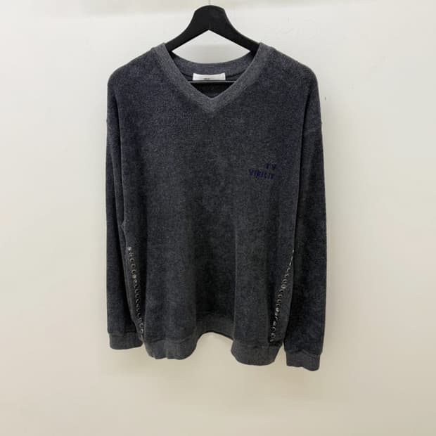 토가 비릴리스 v넥 비즈 스웨터