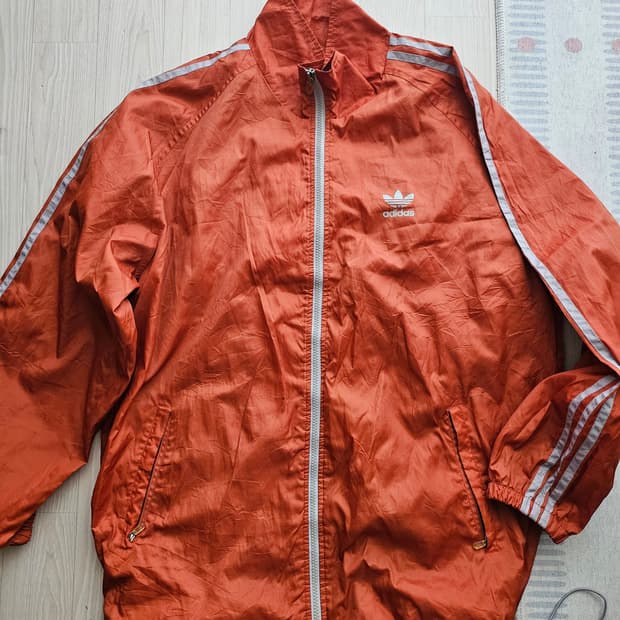 올드스쿨 아디다스 오렌지색 바람막이 