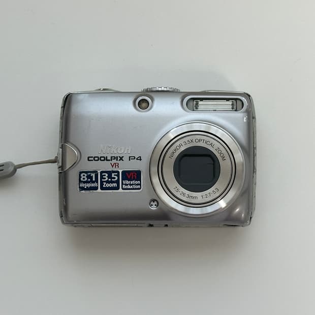 니콘 쿨픽스 p4 디카