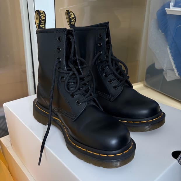 닥터마틴 1460 블랙 8홀 부츠 230
