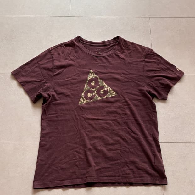 00s Vintage Nike ACG Triangle Logo Tee