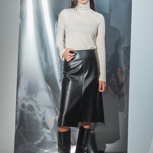 구호플러스 페이크레더 언발란스 스커트 1사이즈