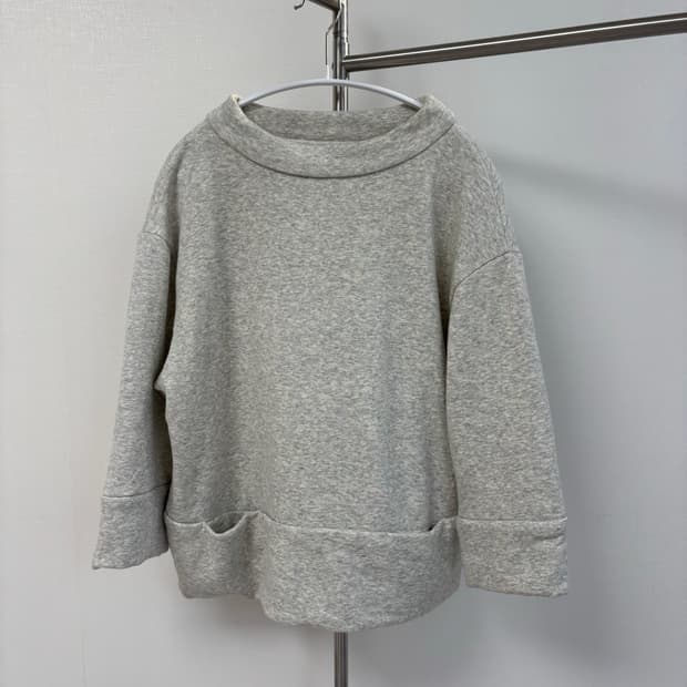 mocassin 화이트 멜란지 벌룬 7부 맨투맨