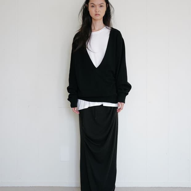 리포스 딥 V넥 풀 오버 니트 블랙