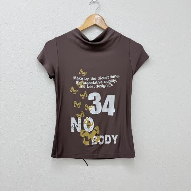 빈티지 브라운 아일렛 리본 드레이프 티셔츠