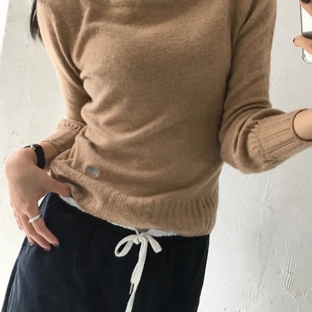 Burberry 버버리 블루라벨 베이지컬러 보트넥 니트슬리브