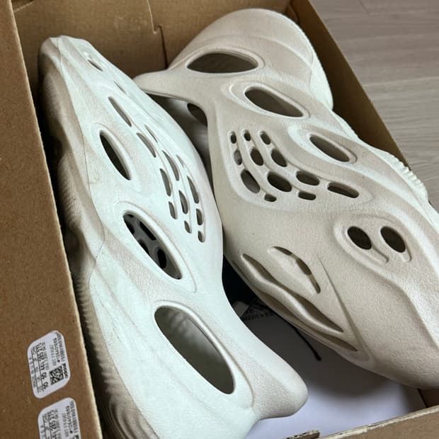 Yeezy Foam Runner Sand 이지 폼러너 샌드