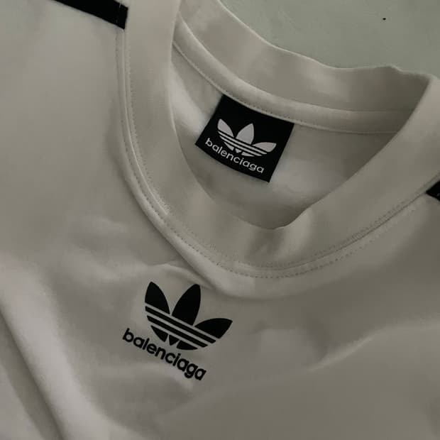 발렌시아가 x 아디다스 오버사이즈 티셔츠 화이트