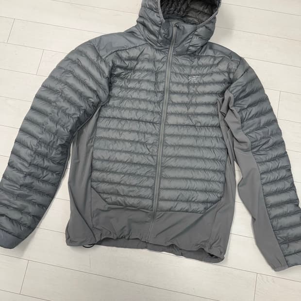 아크테릭스 세륨 하리브리드 L 사이즈 그레이색상  진짜 실물 고급스럽습니