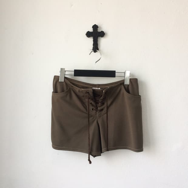 Lace up point short