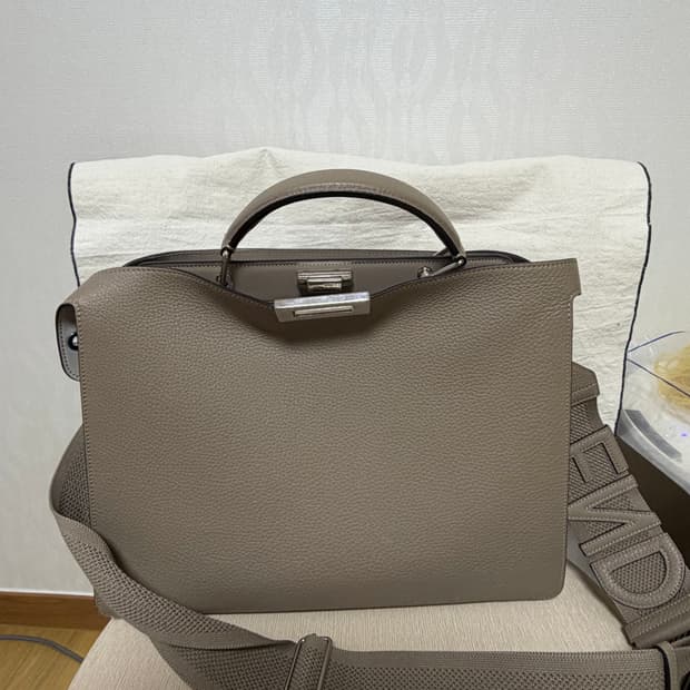 펜디 피카부 아이씨유 미디움 토트숄더백