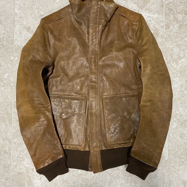 어태치먼트 A-2 레더 자켓