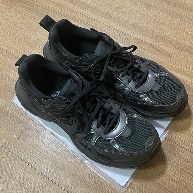 V2k run 나이키 — 블랙 300