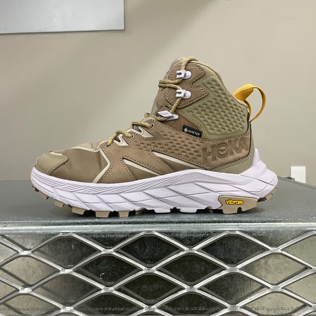 호카 아나카파 미드 GTX 235