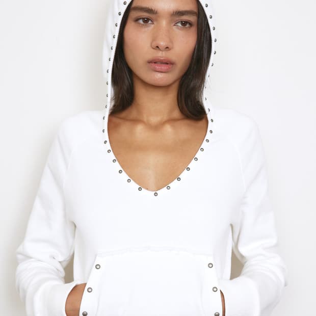 폴리수엠 STUDDED POCKET V-NECK HOODIE, IVORY