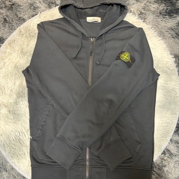 [새상품급]스톤아일랜드 후드집업 블랙 M