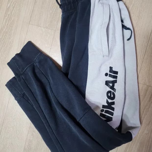 나이키에어조거.  M