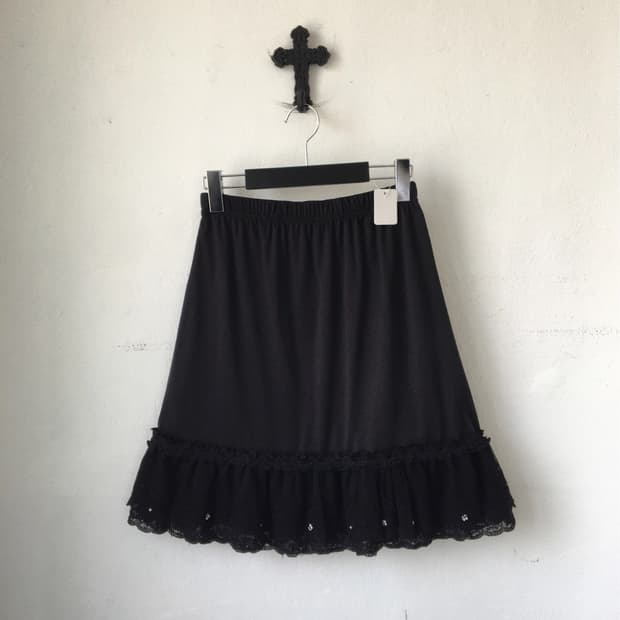 Lace trimming layer skirt