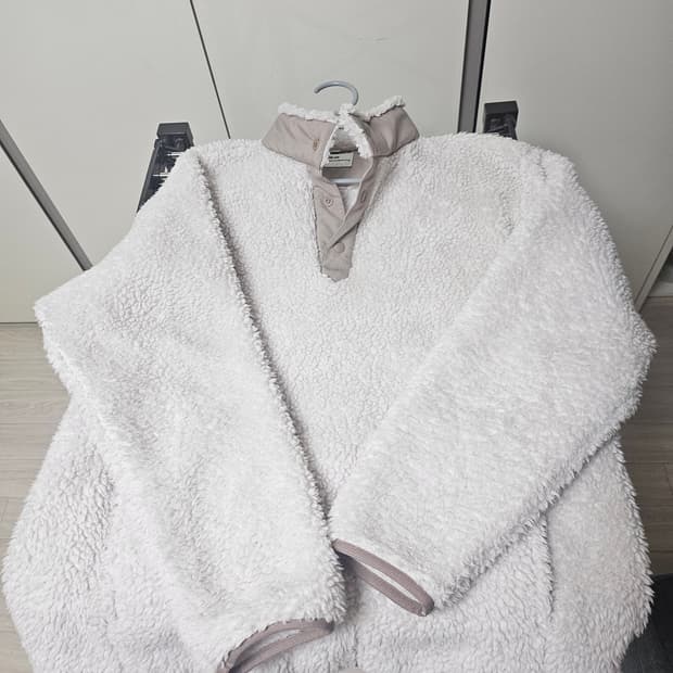 유니클로 화이트마운티어링 후리스 m사이즈