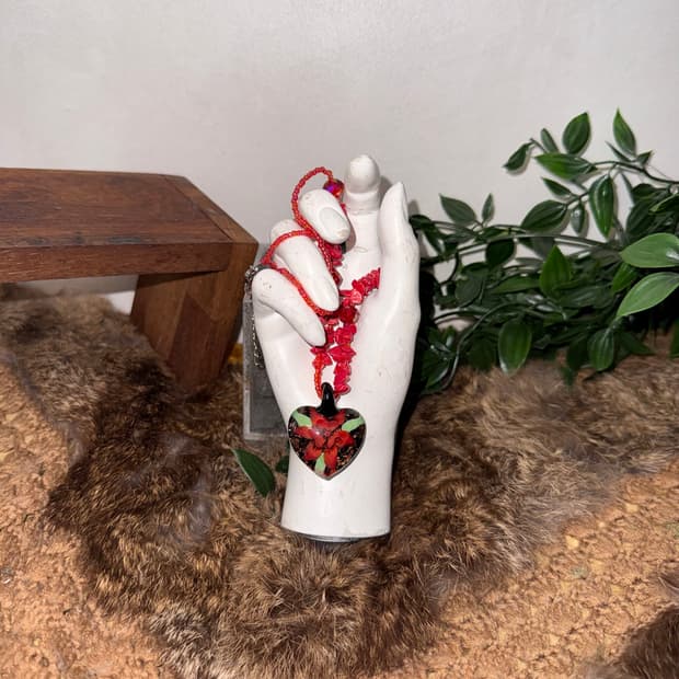 Black oriental flower heart beads 목걸이