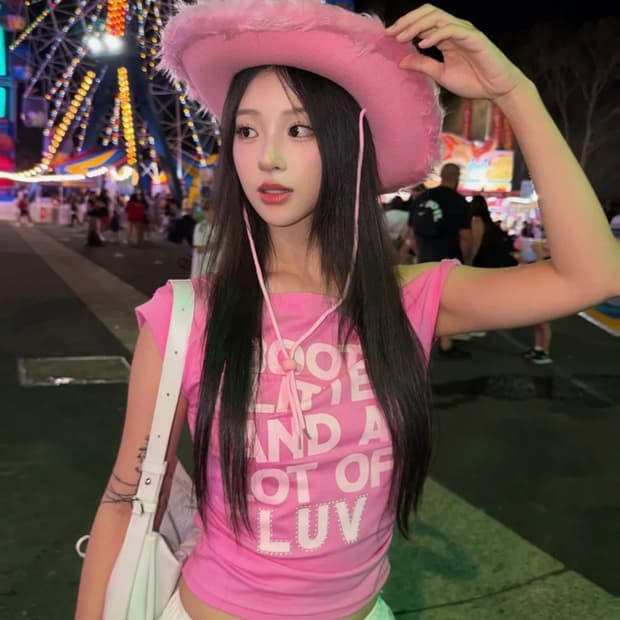 에즈이프캘리 TWIST UNBALANCE LETTERING T-SHIRT