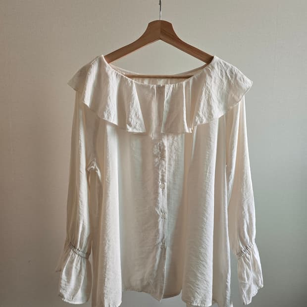 Off-White Ruffle Collar Blouse