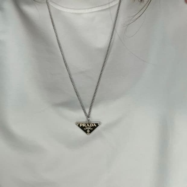 프라다 삼각로고 롱체인 목걸이