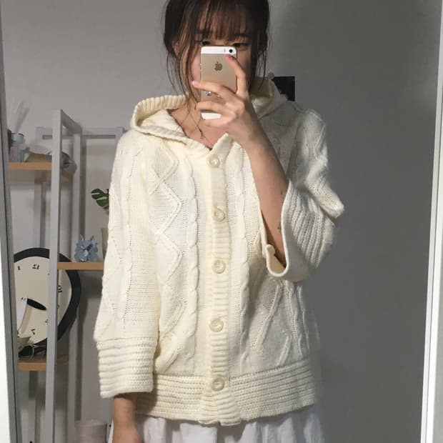 화이트 케이블 후드니트