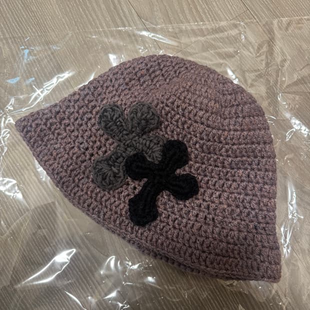 Y.a.r.n 얀 크로스패치 니트 모자