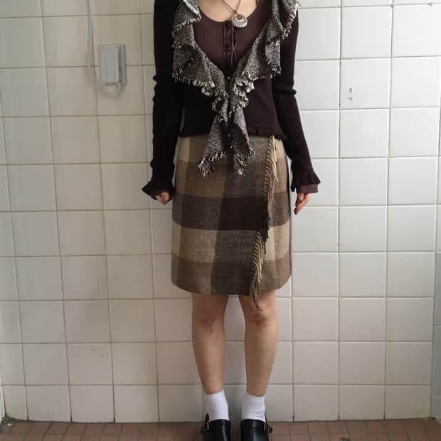 Ruffle point ribbed knit cardigan