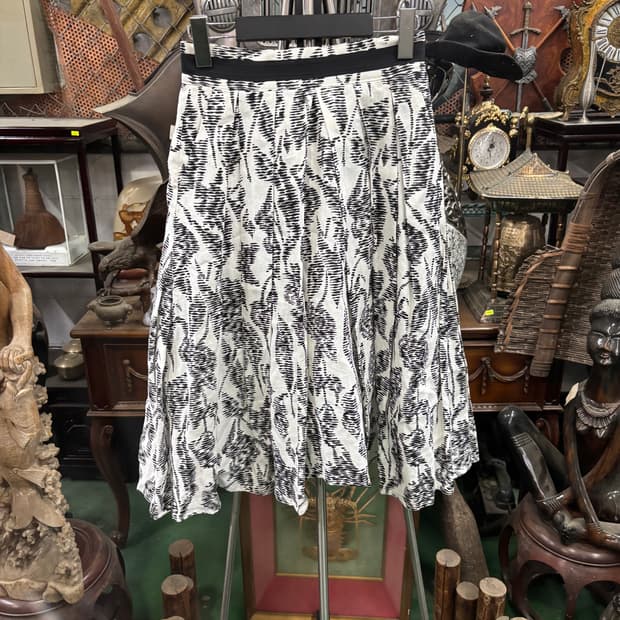 how and what 블랙 앤 화이트 나염 플리츠 스커트