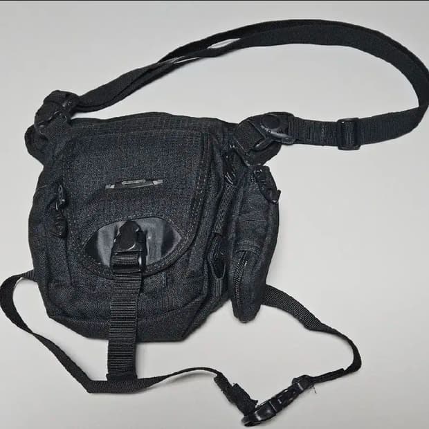 아웃도어 브랜드 아이거 레그백+힙색+숄더백 오토바이백