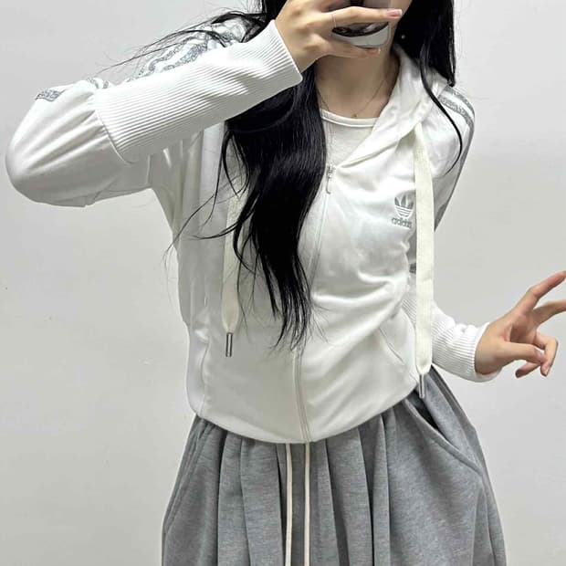 아디다스 y2k 화이트 & 실버 걸즈 대장급 후드 플락 트랙탑 희귀져지(