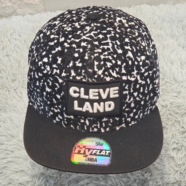 L7-1:NBA 클리블랜드 하이플랫 스냅백 블랙 화이트 56-59