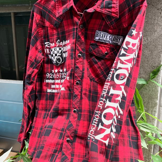 2000s JPN 펑크 레터링 레드 패치 디테일 셔츠 