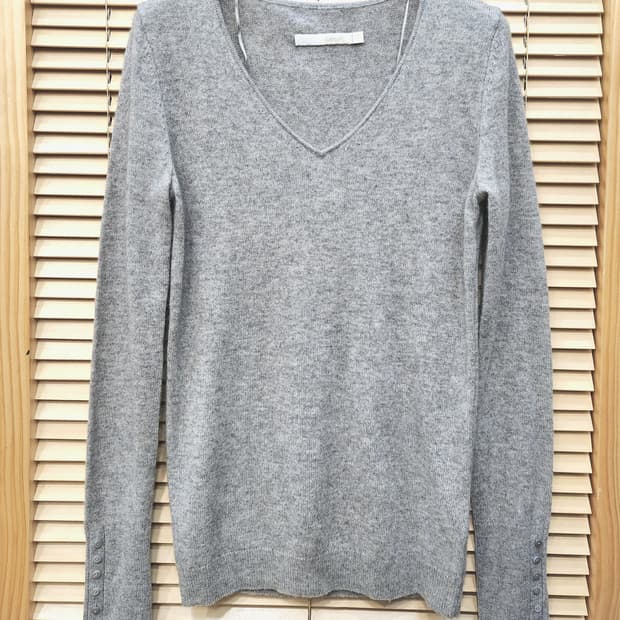 les100 실크캐시미어 브이넥니트