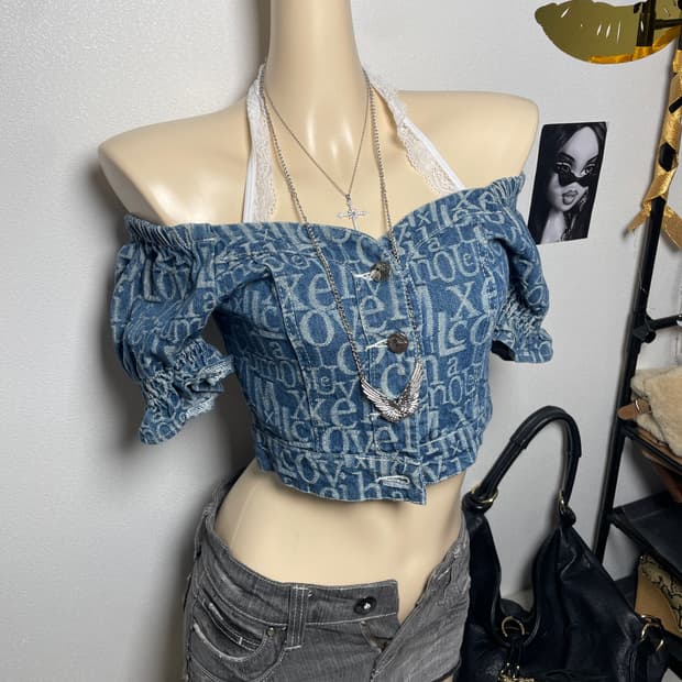 데님 오프숄더 레터링 나비 반팔 탑