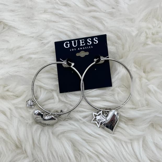 게스 갸루 하트 참 이어링