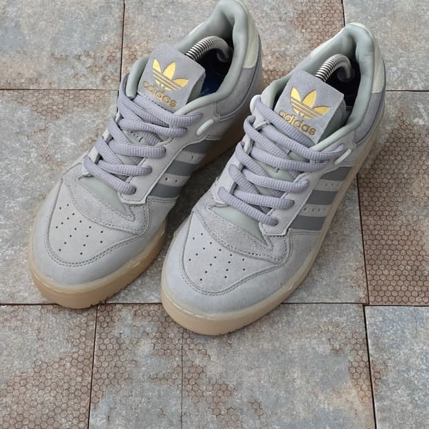 (225)아디다스 라이벌리 로우 86 그레이