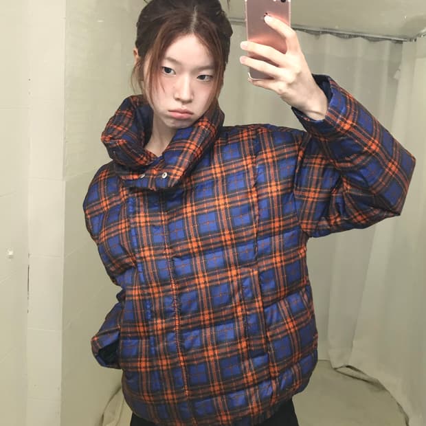 디자인 유나이티드 오렌지 블루 체크 키치 패딩