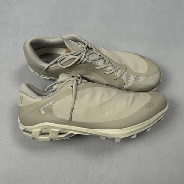 온 러닝 x 파프 클라우드벤쳐 아이스문 270