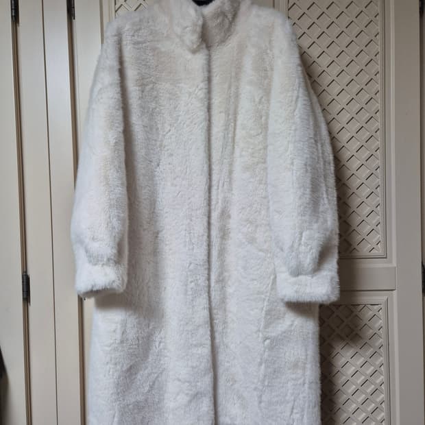 아이보리 밍크 에코퍼 롱코트