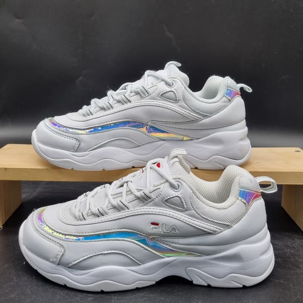 휠라 레이프리즘 여성운동화235 