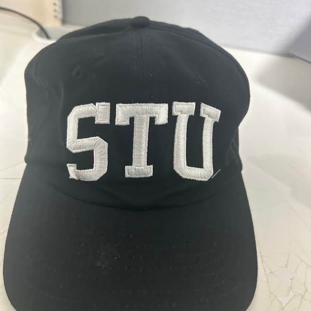 스투시 스투 아치 스트랩백 캡 블랙