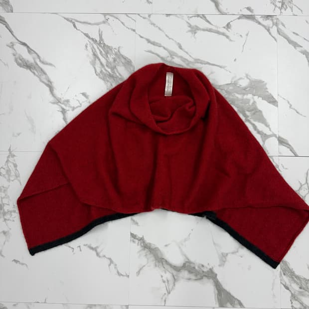 MERINOMINK 레드 울 니트 케이프